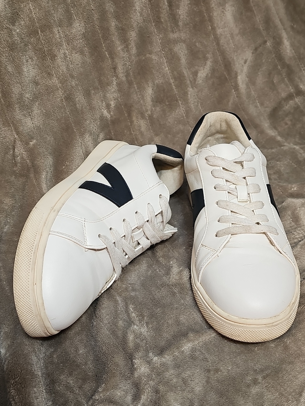 MIA Italia White Faux Leather Sneakers Classic Casual